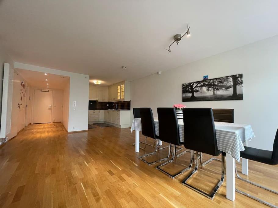 3 Sleeping Rooms For 82M2 Which Direct Traffic To Airport And City Center Bergen Exteriör bild